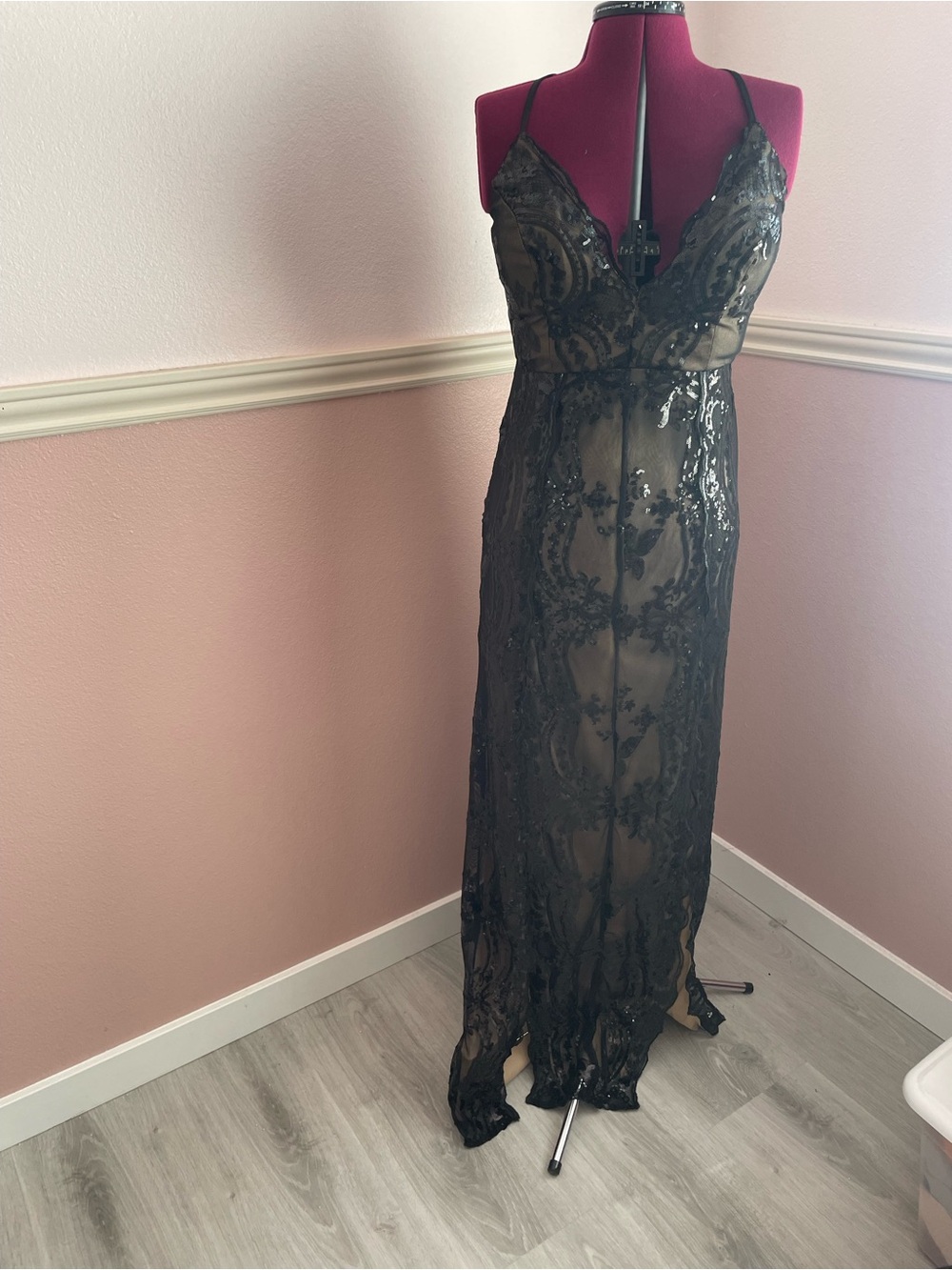 “NWT” Giffniseti Black V-neck Sheer Sequin Embellished Evening Gown